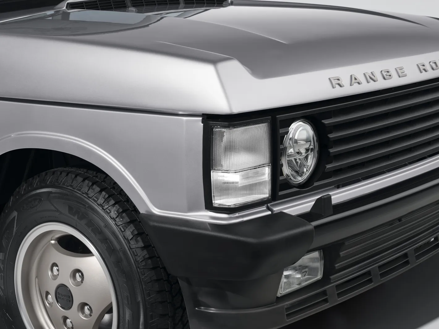 Range Rover представя ексклузивен Range Rover Classic, създаден да съответства на новия Range Rover SV Ultra