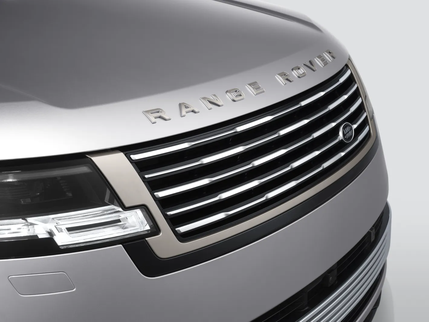 Range Rover представя ексклузивен Range Rover Classic, създаден да съответства на новия Range Rover SV Ultra