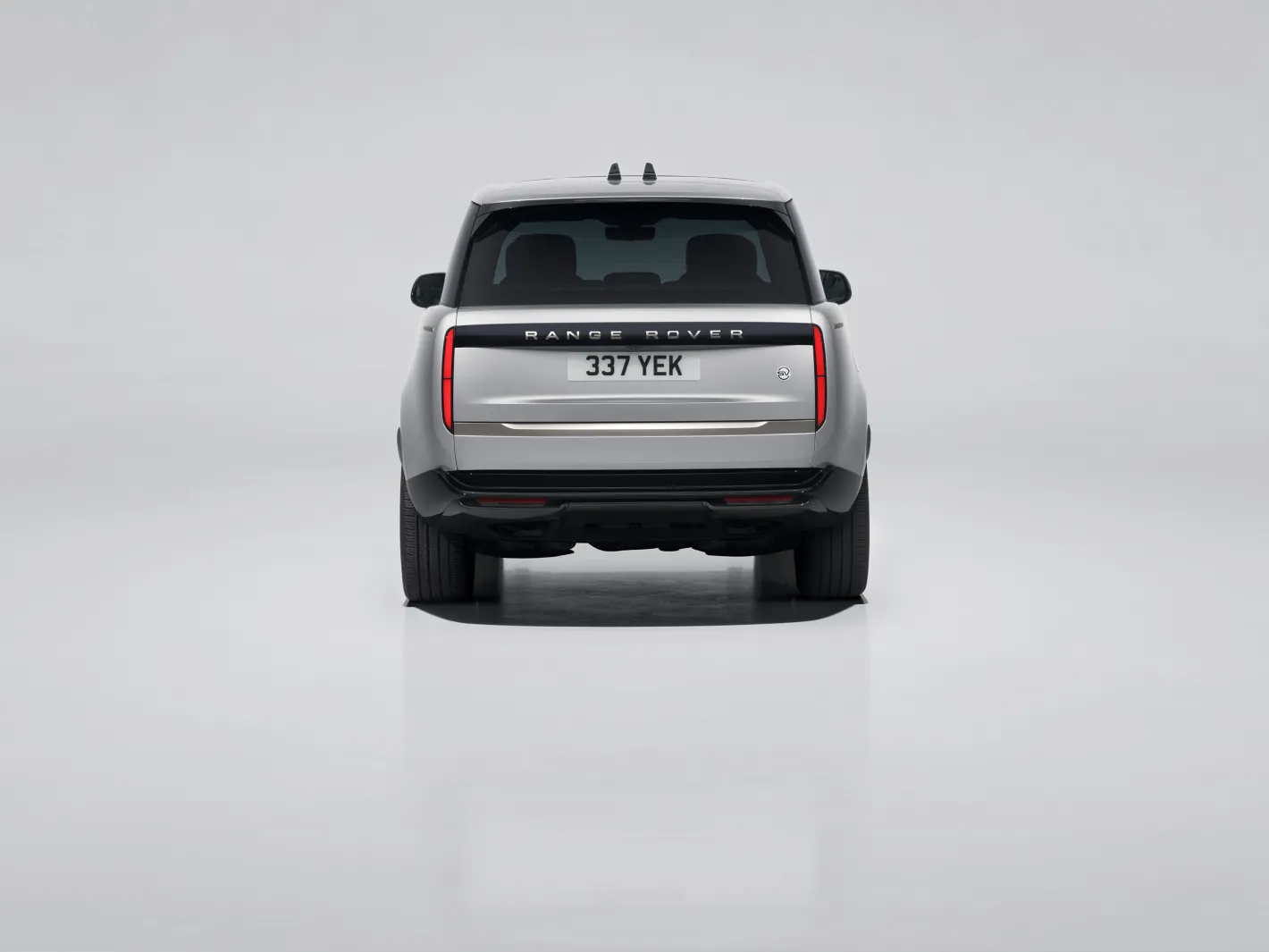 Range Rover представя ексклузивен Range Rover Classic, създаден да съответства на новия Range Rover SV Ultra