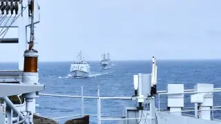 Въздушна атака над морето: Самолети Су-25 атакуваха "Дръзки" и други кораби по време на учението „БРИЗ 2026“