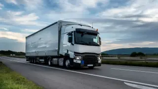 Камион „лети“ със 110 км/ч край Пловдив и гази закона на опасни завои