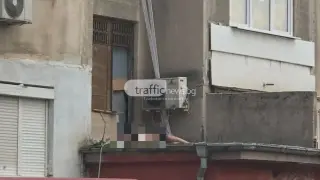Мъж скочи от шестия етаж на блок в Пловдив Снимка