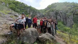 Пловдивска учителка накара учениците да оставят телефоните и да тръгнат по планините