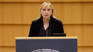 Елена Йончева сигнализира Европол и Интерпол за политическа злоупотреба с лични данни и полицейско сътрудничество