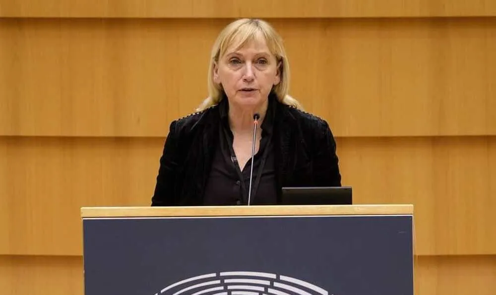 Елена Йончева сигнализира Европол и Интерпол за политическа злоупотреба с лични данни и полицейско сътрудничество