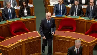 Президентът на Унгария Тамаш Шуйок подписа поправката в конституцията, която слага край на мандата му
