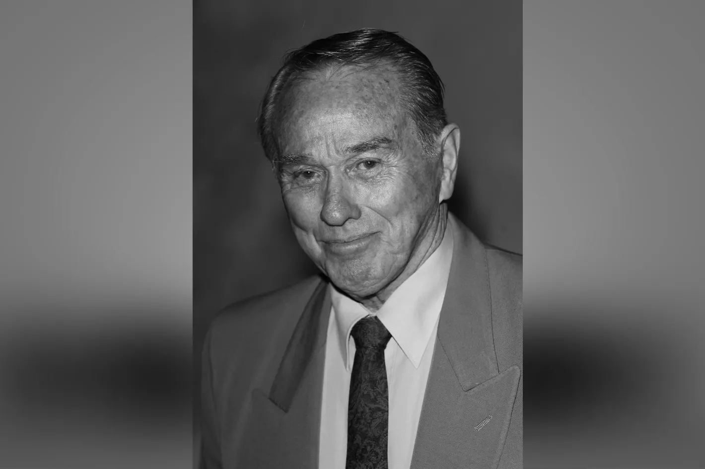 Звездата от „Neighbours“ Терънс Донован си отиде на 90 години