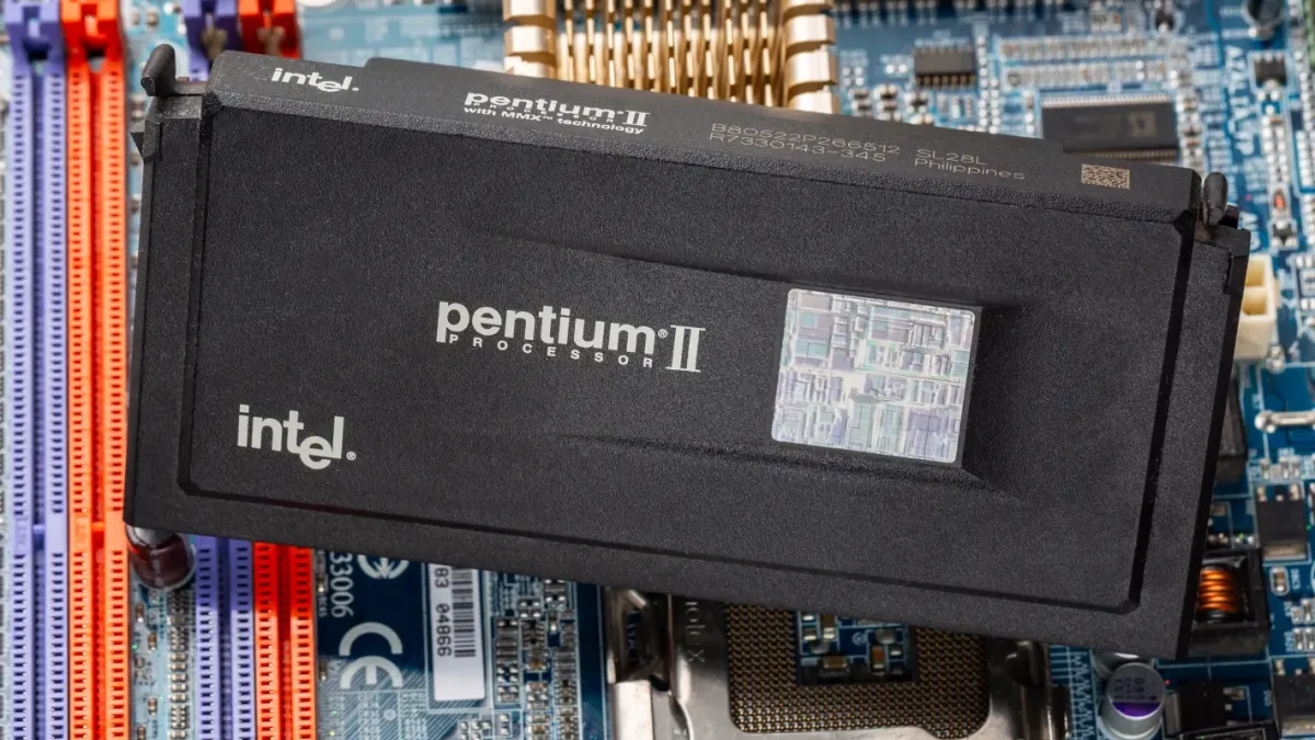 Софтуерен пробив подкара изкуствен интелект на античен компютър със 128 MB памет