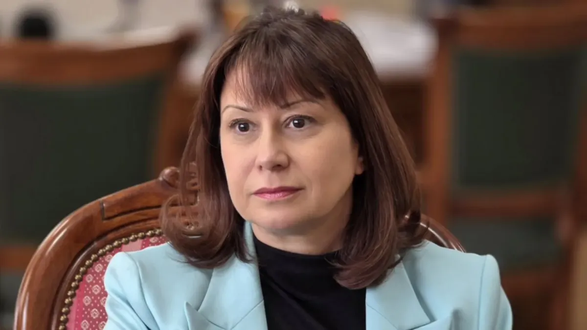Велислава Делчева поиска от депутатите да спрат новия начин за изчисляване на трудовия стаж