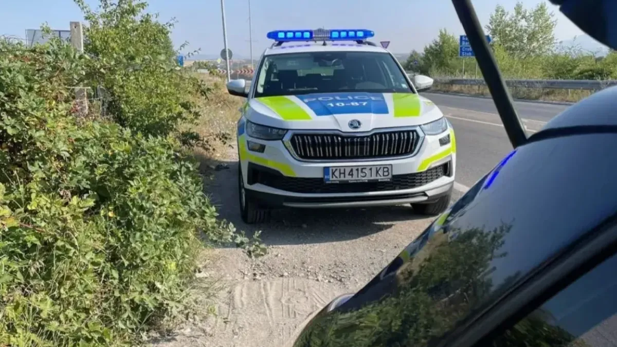 Полицаи помогнаха на семейство с бебе, чиято кола се повреди на пътя за Сандански край Благоевград