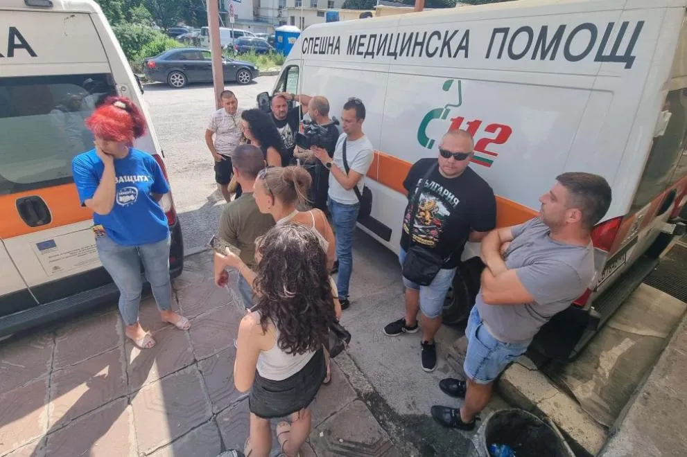 Медици от Спешната помощ протестираха в Шумен: Искат увеличение на заплатите