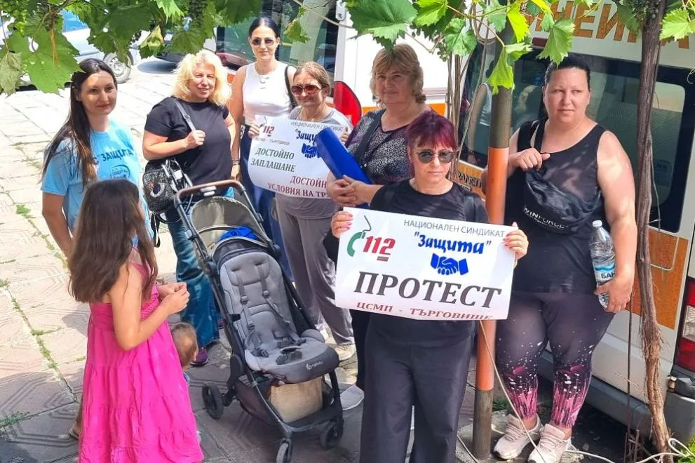 Медици от Спешната помощ протестираха в Шумен: Искат увеличение на заплатите