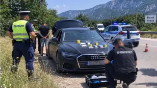 Мъж от София е задържан край Враца след акция с 700 грама наркотици в колата му