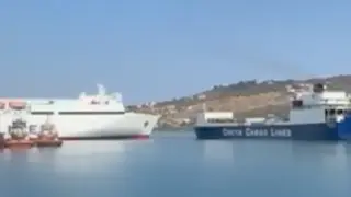 Ферибот със 100 пътници на борда се сблъска с кораб край остров Крит