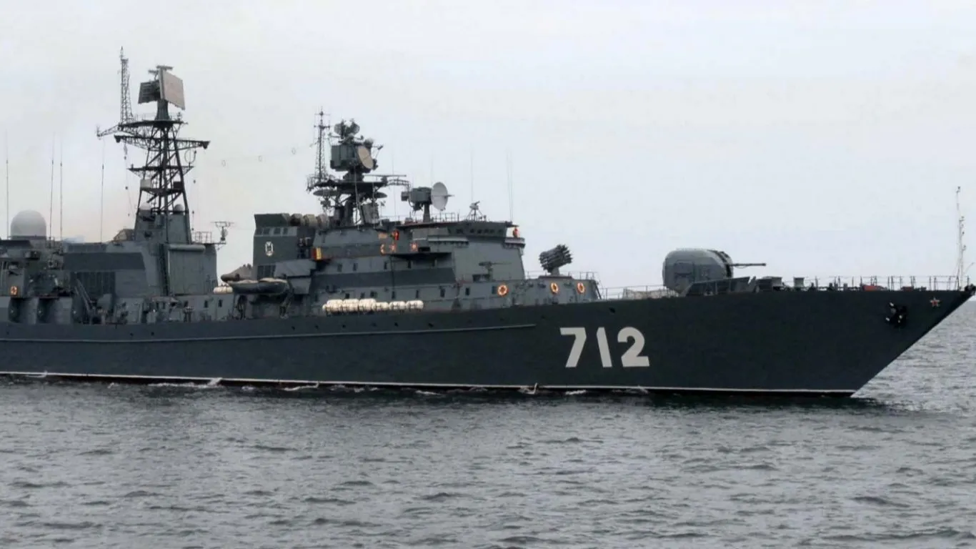 Напрежение в Ламанша: Руска бойна фрегата"Неустрашими" произведе стрелба