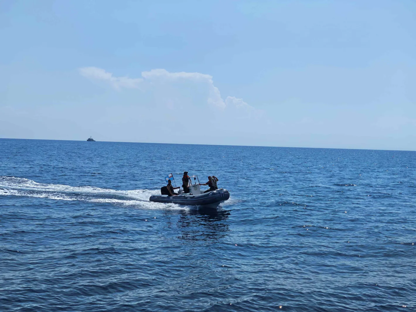 Военни водолази унищожиха дрейфащ безпилотен летателен апарат край Ахтопол