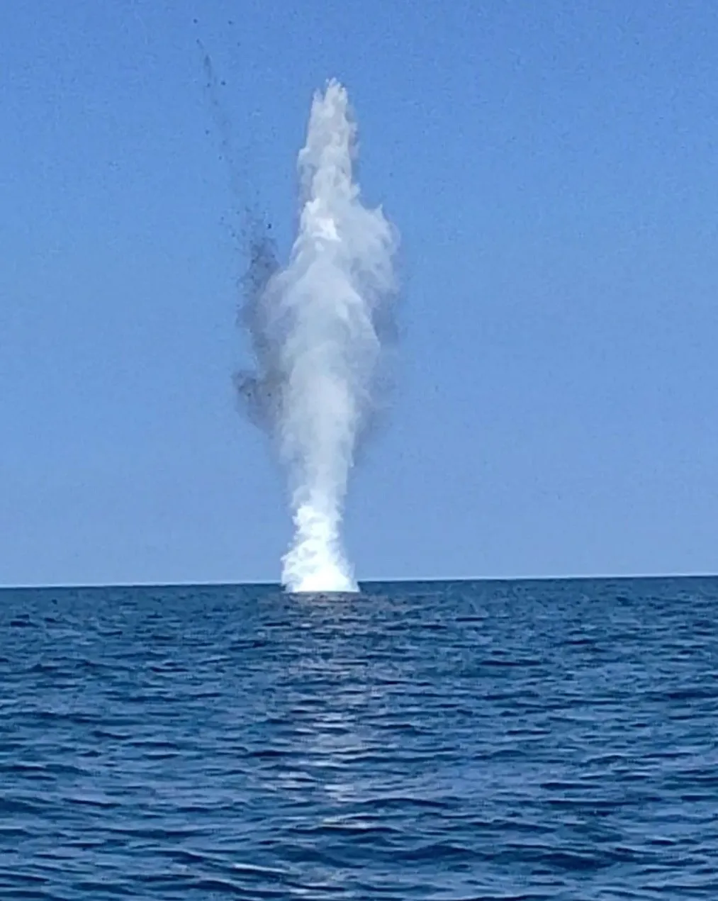 Военни водолази унищожиха дрейфащ безпилотен летателен апарат край Ахтопол