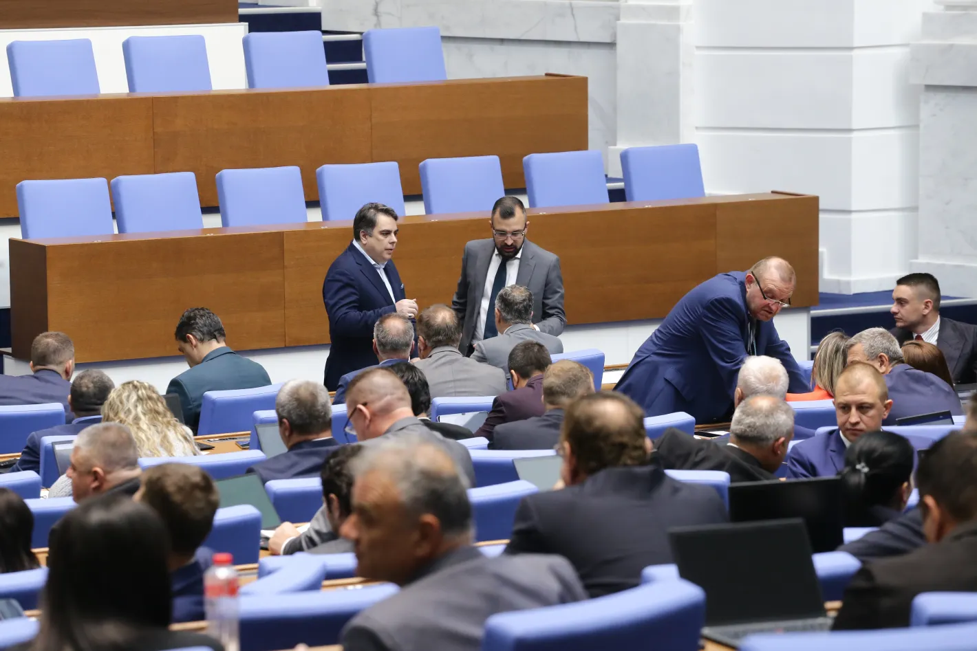 Народното събрание прие бюджет за 2026 г. с нов таван на държавния дълг от 10,1 млрд. евро