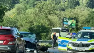 Две деца в болница след челния сблъсък край Владая
