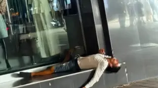 Безпомощен мъж на Главната улица в Пловдив предизвика остра дискусия в социалните мрежи