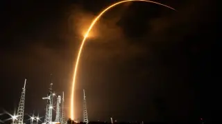 Ракетаta Falcon 9 на SpaceX удря Луната: Астрономите се готвят за необичайно космическо събитие