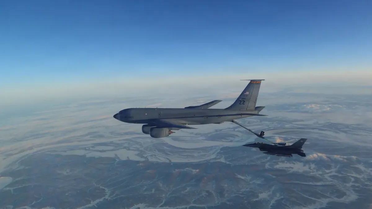 Какво представляват самолетите KC-135 Stratotanker, които пристигат на авиобаза „Безмер“