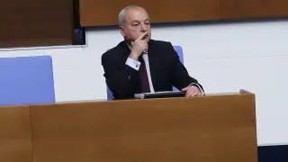 „Няма да надничам през прозорците“: Гълъб Донев за новите правила за ракията