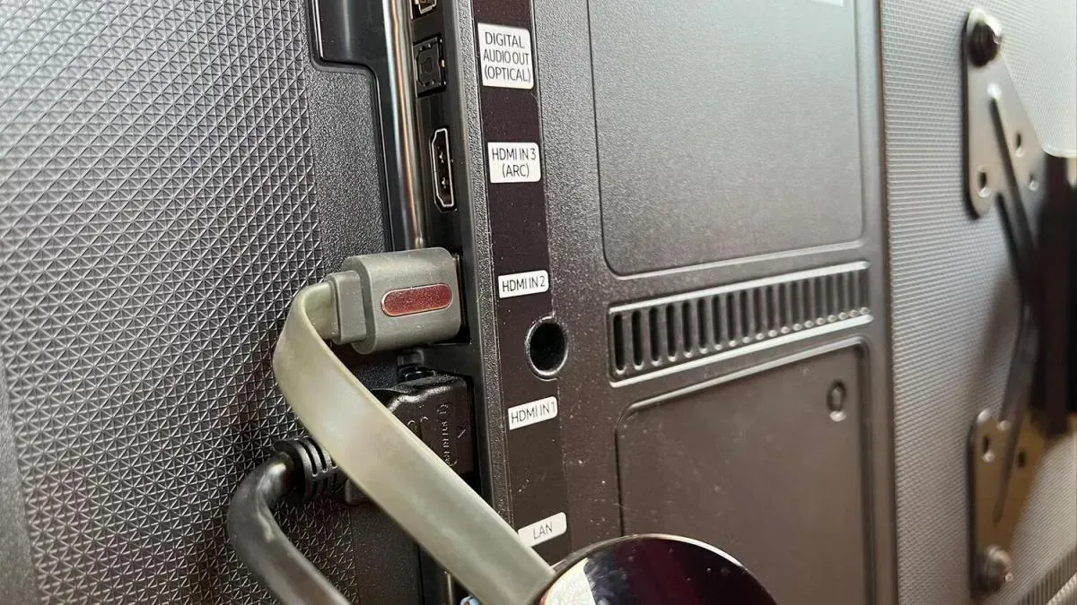 Телевизорът се включва сам? Причината може да е скрита настройка на HDMI