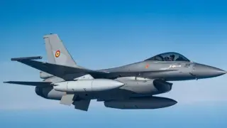 Румънски F-16 свали дрон над румънско въздушно пространство, издадено е предупреждение за падащи отломки