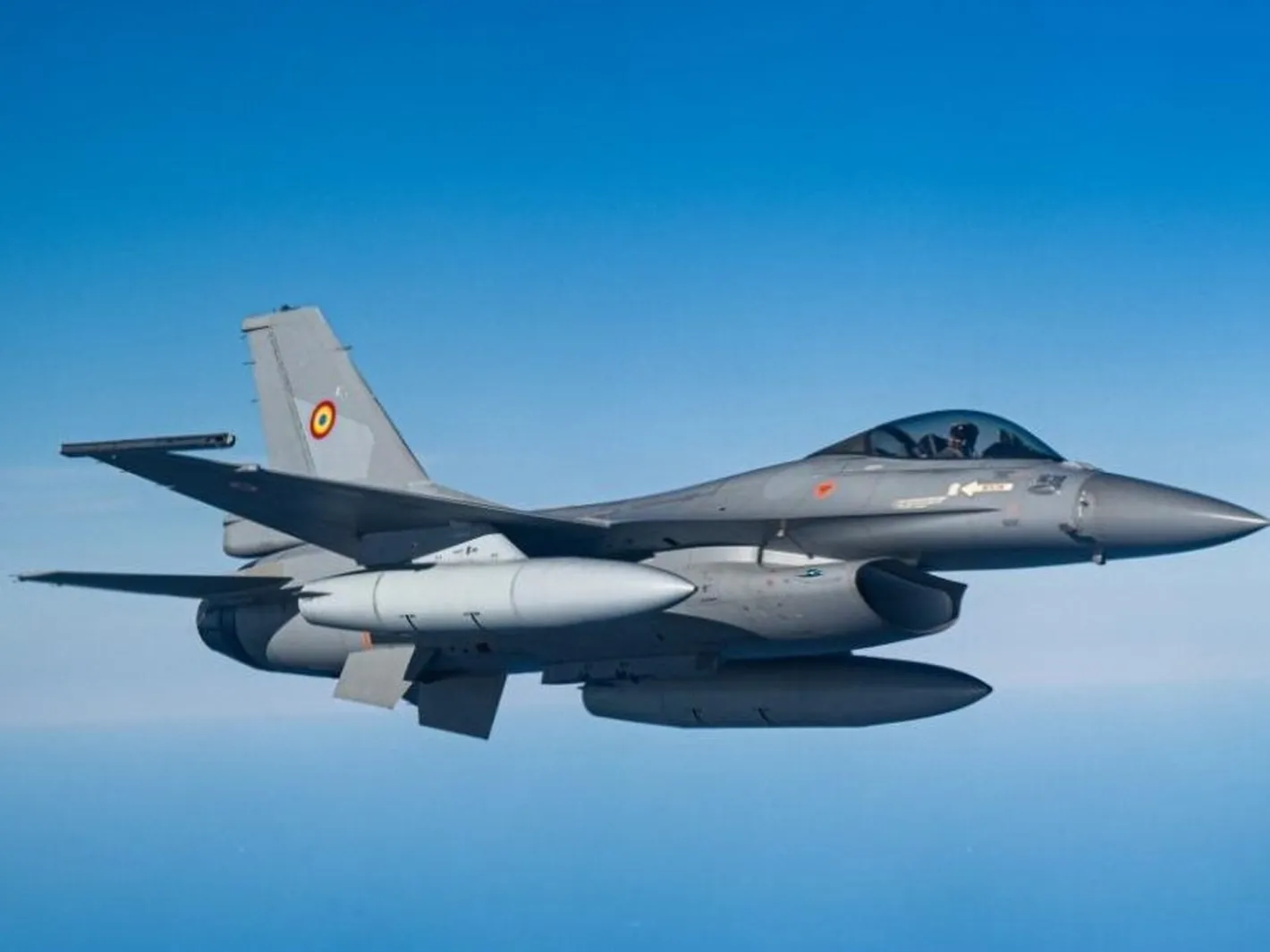 Румънски F-16 свали дрон над румънско въздушно пространство, издадено е предупреждение за падащи отломки