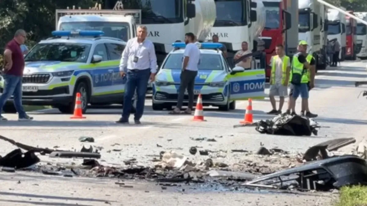 "Пътна полиция": Миниванът от катастрофата на Русе - Бяла е навлязъл безпричинно в насрещното движение