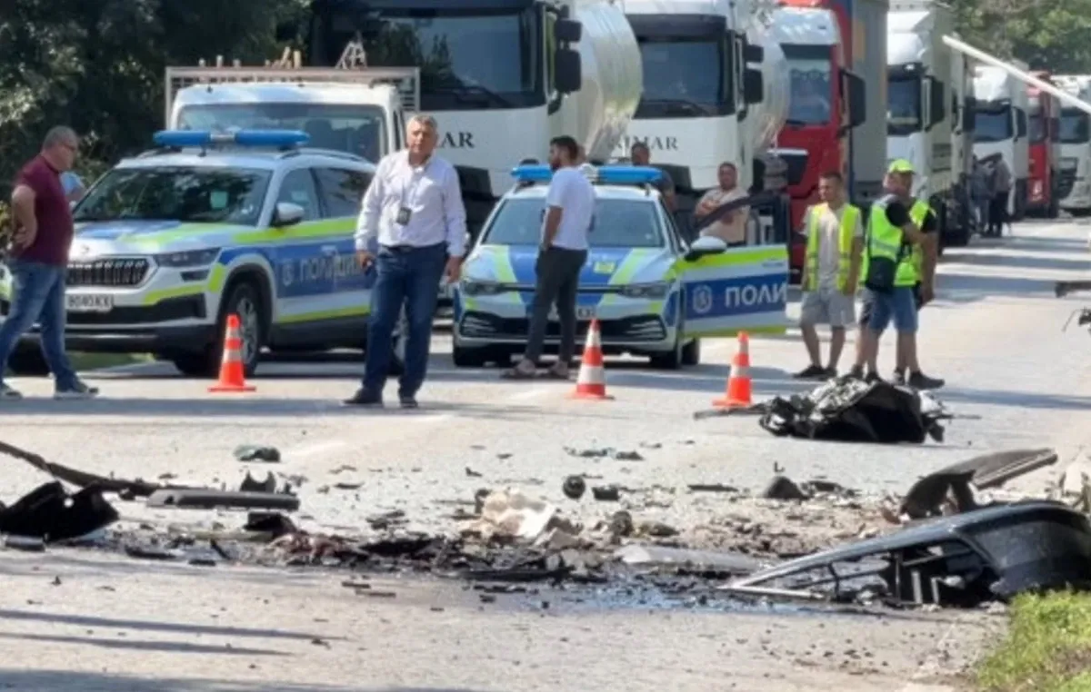 "Пътна полиция": Миниванът от катастрофата на Русе - Бяла е навлязъл безпричинно в насрещното движение