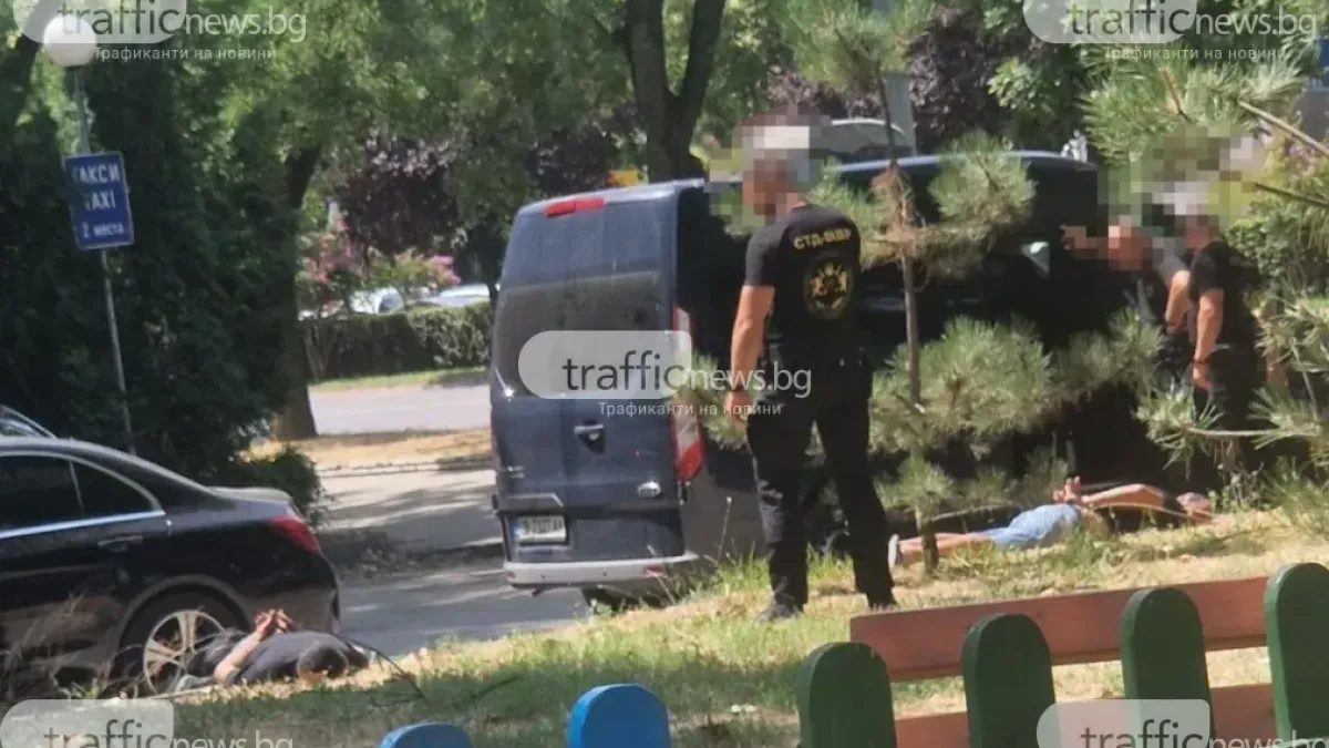 Спецотряд задържа двама мъже край парк в Пловдив