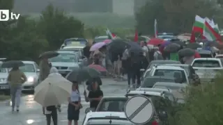 Протест в Безмер срещу американски военни самолети, протестиращи преодоляха полицейския кордон