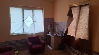 Разбиха офис на "Възраждане" в Ямбол, подозират връзка с Безмер