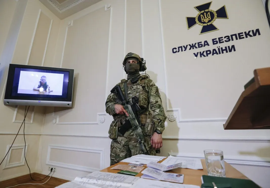 ССУ задържа руски агент в Днепър, верифицирал над 1000 терминала „Старлинк“