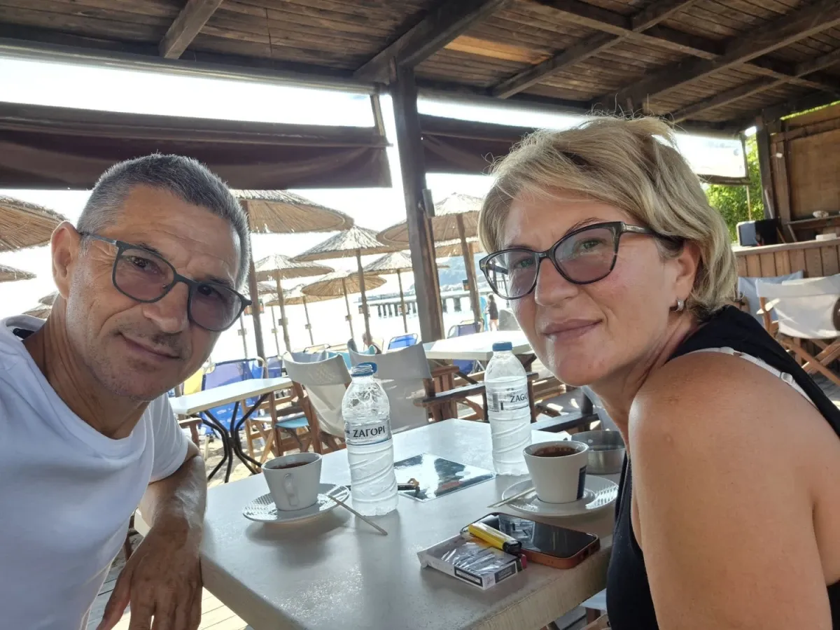 Пътникът на Ryanair, частично засмукан от счупен прозорец, обвинява екипажа в бездействие