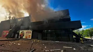 Руски дрон уби дете и възрастен в супермаркет в Чернигов, атаки засегнаха и черноморските пристанища