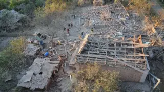 Руската армия хвърли авиобомба в Запорожие: има загинал, сграда е напълно разрушена