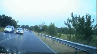 Верижна катастрофа край Пазарджик след опасно изпреварване в забранена зона