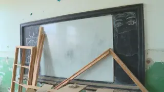 Доброволци възраждат затворено училище в Съединение с дарения и собствен труд