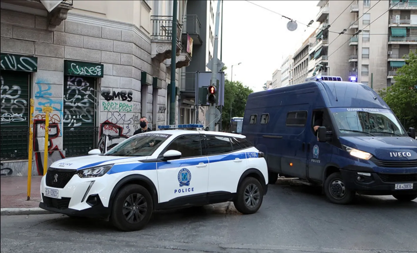 Намериха мъртва жена в куфар в Атина
