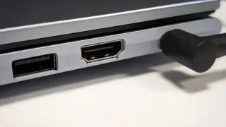 Как да почистите USB порта правилно, без да повредите устройството си