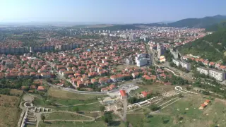 Боса жена изплаши жители на блок в Сливен посред нощ, търсят помощ за разпознаването ѝ