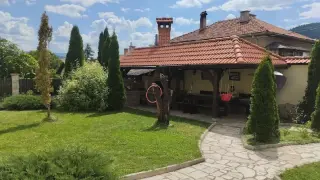 Полиция проверява туристически обекти в Добринище за незаконни отклонения на минерална вода