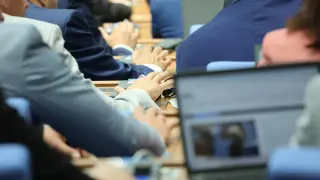 Без ограничение за секциите извън ЕС: депутатите приеха промени в Изборния кодекс
