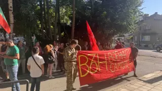 Жители на Безмер настояват американските самолети да не идват в авиобазата