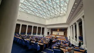 Военният министър и още трима ще отговарят пред депутатите