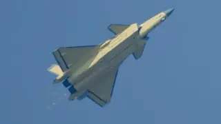 Китай разполага J-20 изтребители в база край индийската граница