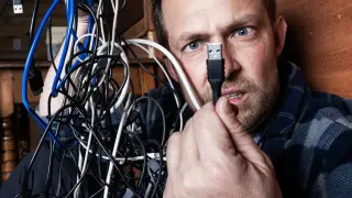 Какво означават тризъбецът, светкавицата и буквите SS до USB портовете
